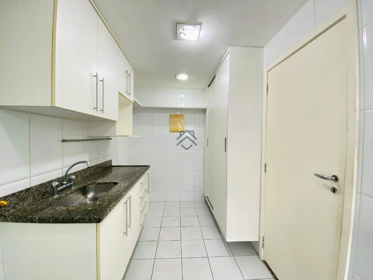 Unfurnished 2-bedroom apartment with 2 bathrooms — photo 2
