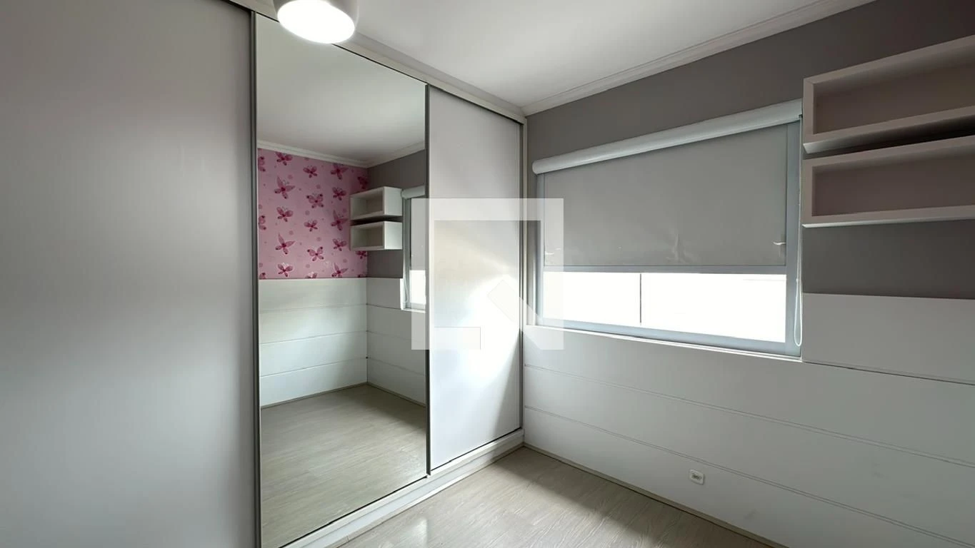 3-bedroom house with a glass-enclosed balcony in Curitiba — photo 26