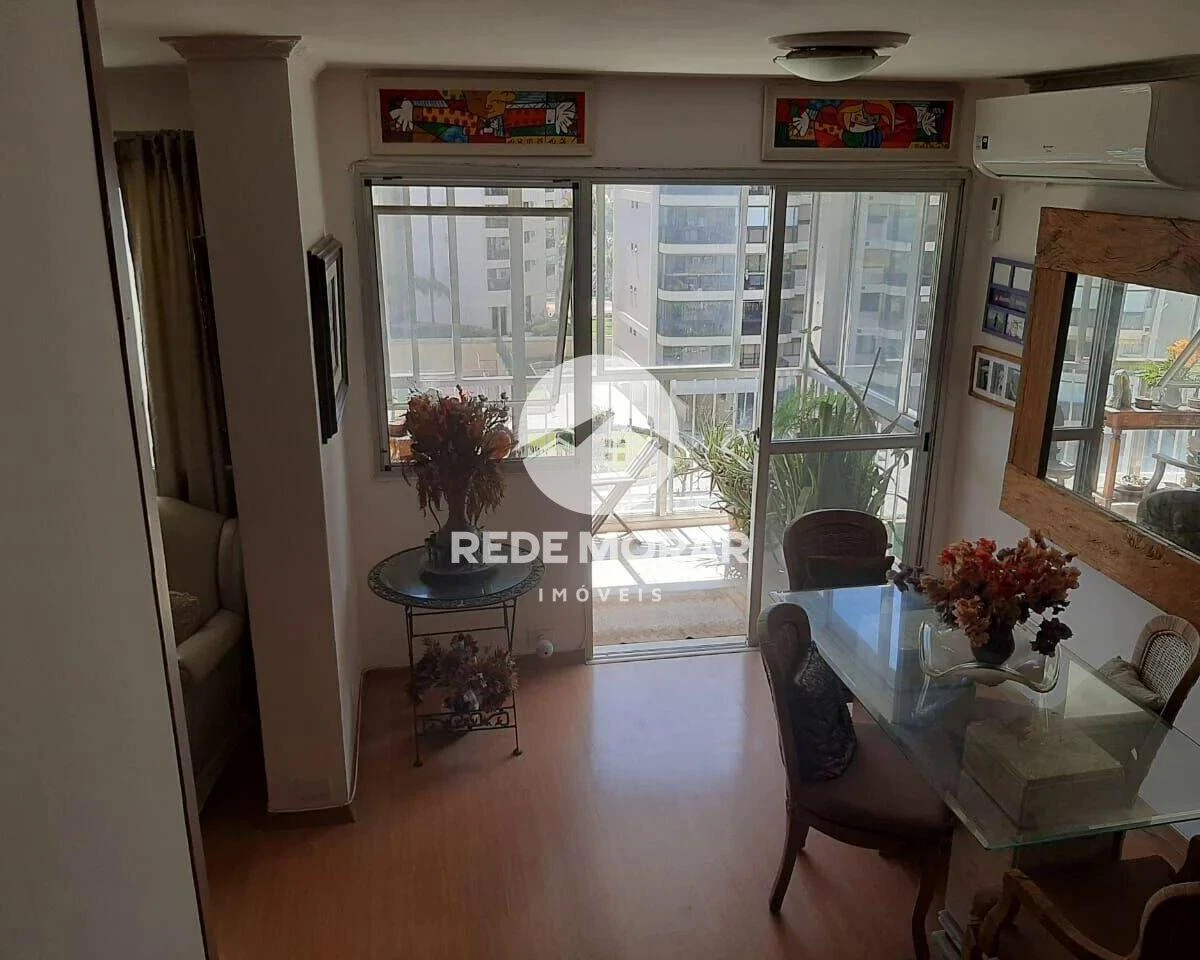 4-bedroom apartment with a glass-enclosed balcony — photo 14