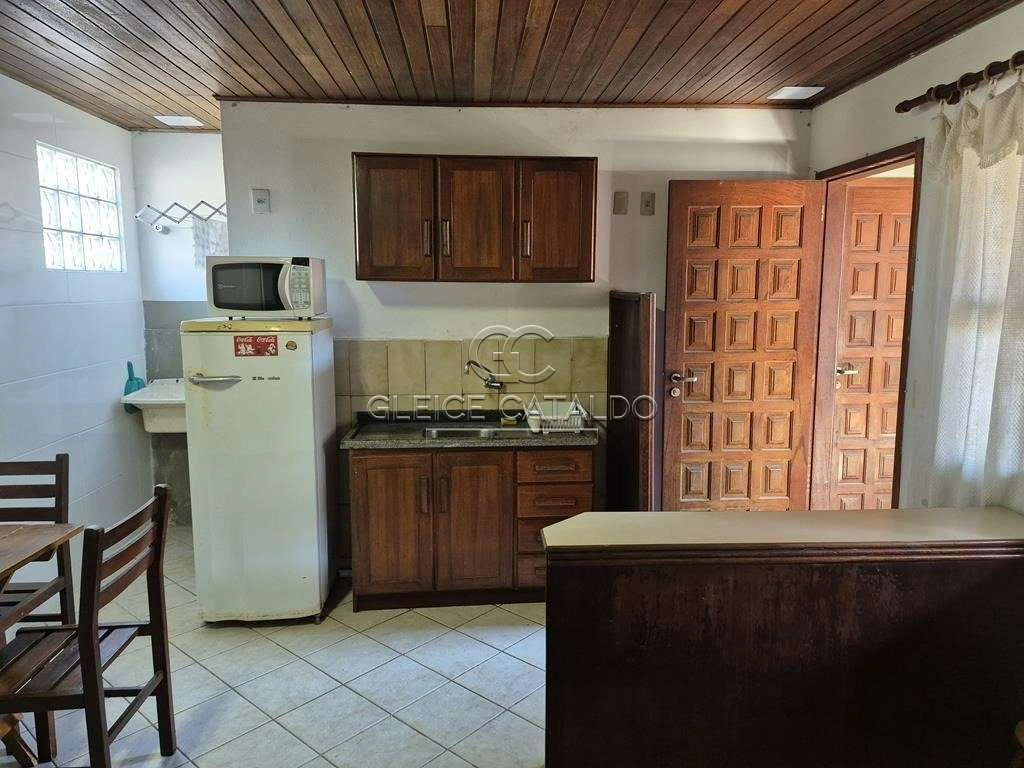 1-bedroom apartment with balcony and a closed kitchen