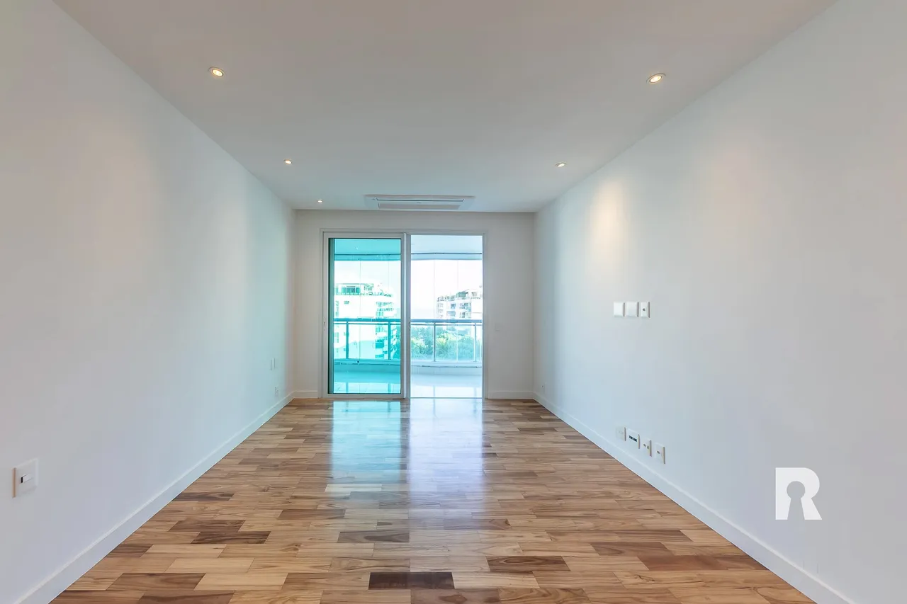 4-bedroom, 5-bath apartment with a balcony — photo 6