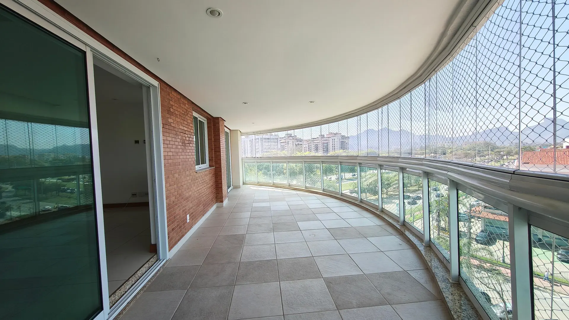 Apartamento com 3 suítes e fogão a gás na cozinha — photo 36