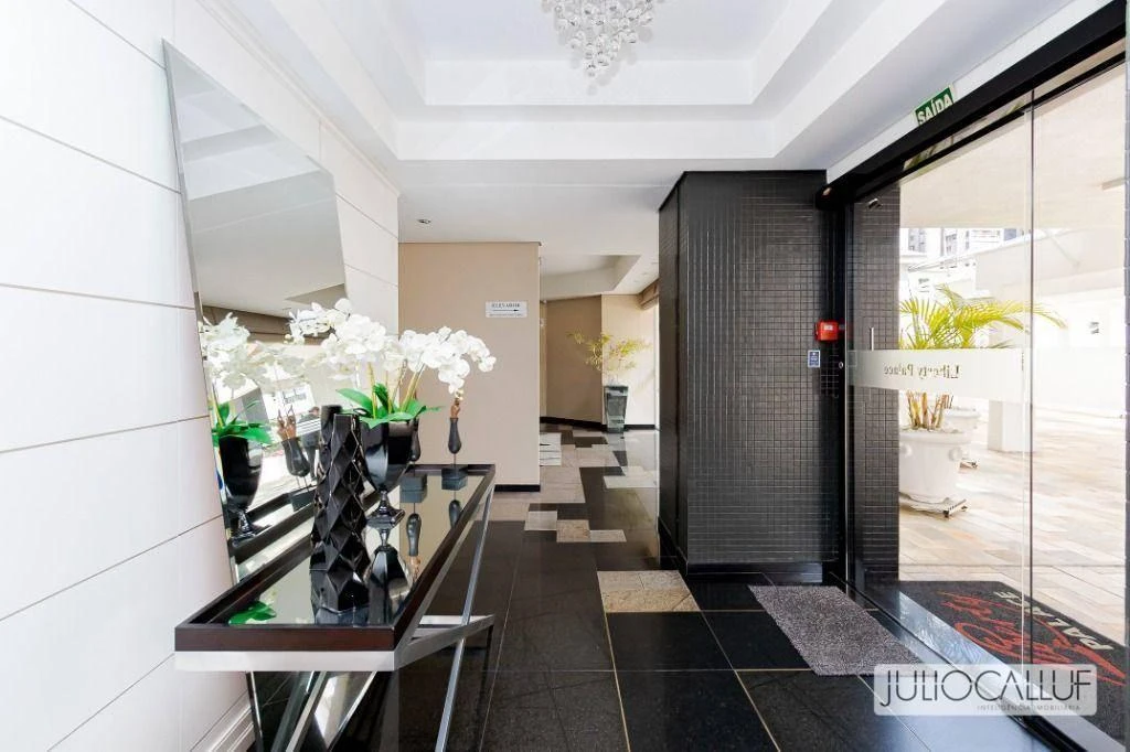 Застеклённый балкон и 3 спальни: квартира 151 м² — photo 37