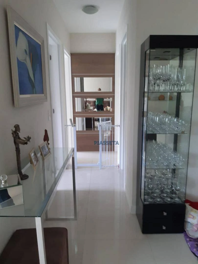 3-bedroom apartment in a building with a pool — photo 33