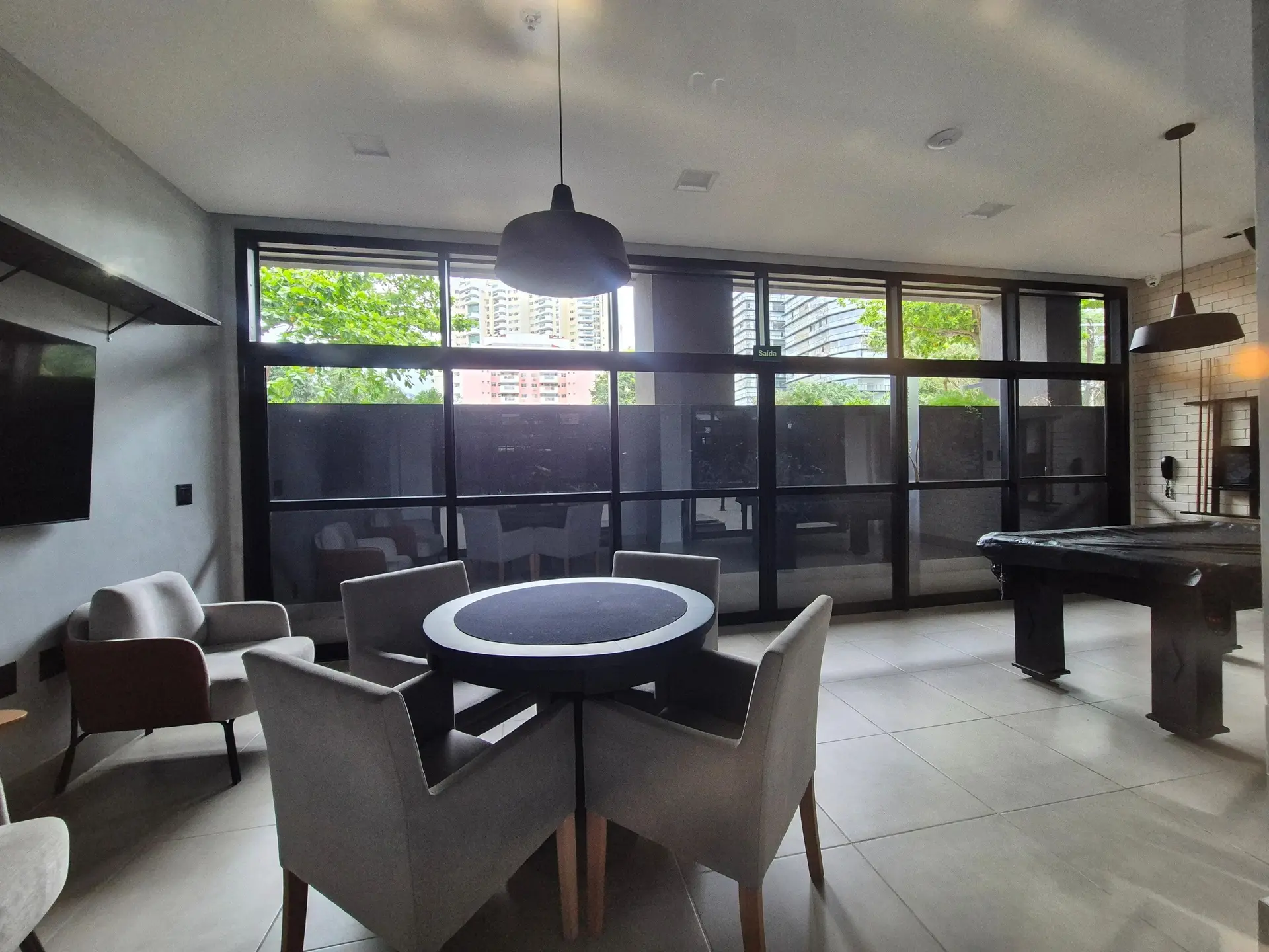 Furnished 2-bedroom apartment with enclosed balcony — photo 21