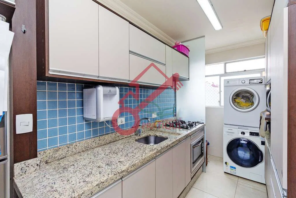 Departamento con balcón cerrado con vidrio en Curitiba