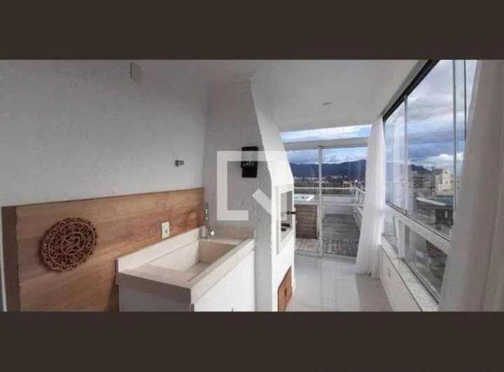 Furnished apartment with enclosed balcony and 176 m² — photo 4