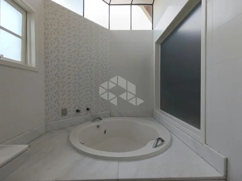 Furnished house, 222 m², with a bathtub — photo 46