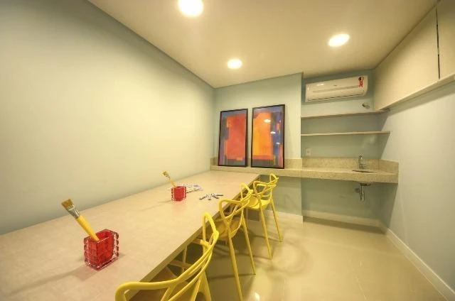 2-bedroom apartment with a mountain view — photo 31