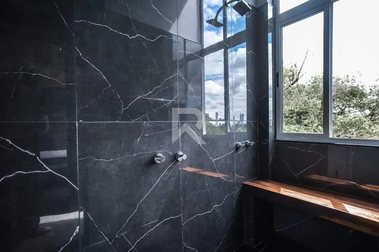 Furnished duplex penthouse with 2 suites and 4 parking — photo 32