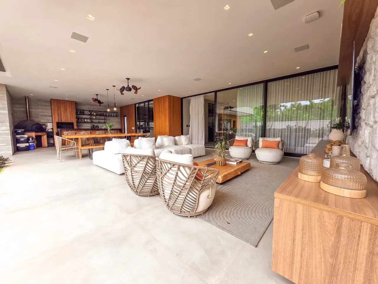 Furnished house, 920 m², with a bathtub — photo 32