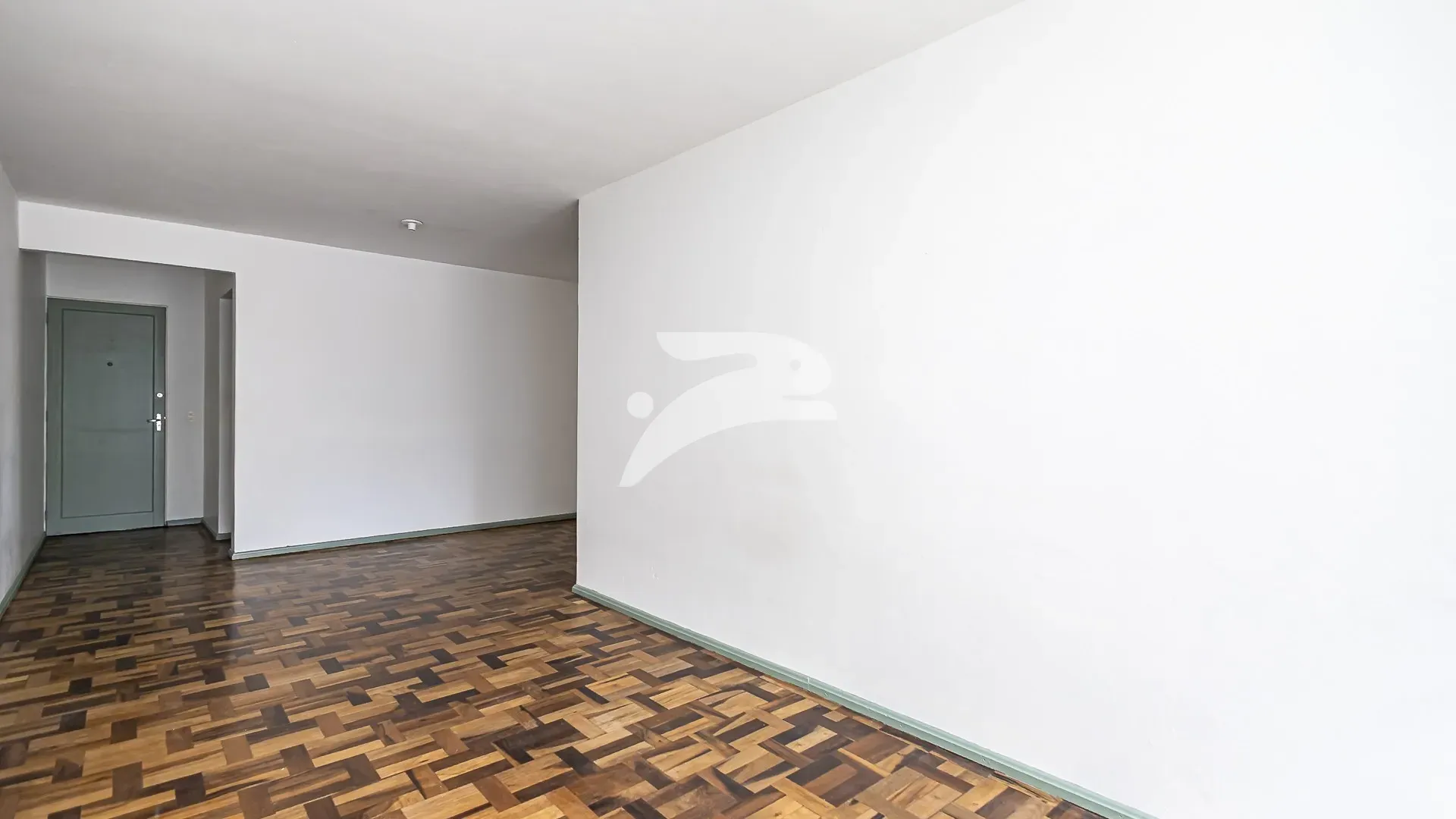 3-bedroom apartment with wood or laminate floors in Curitiba — photo 21
