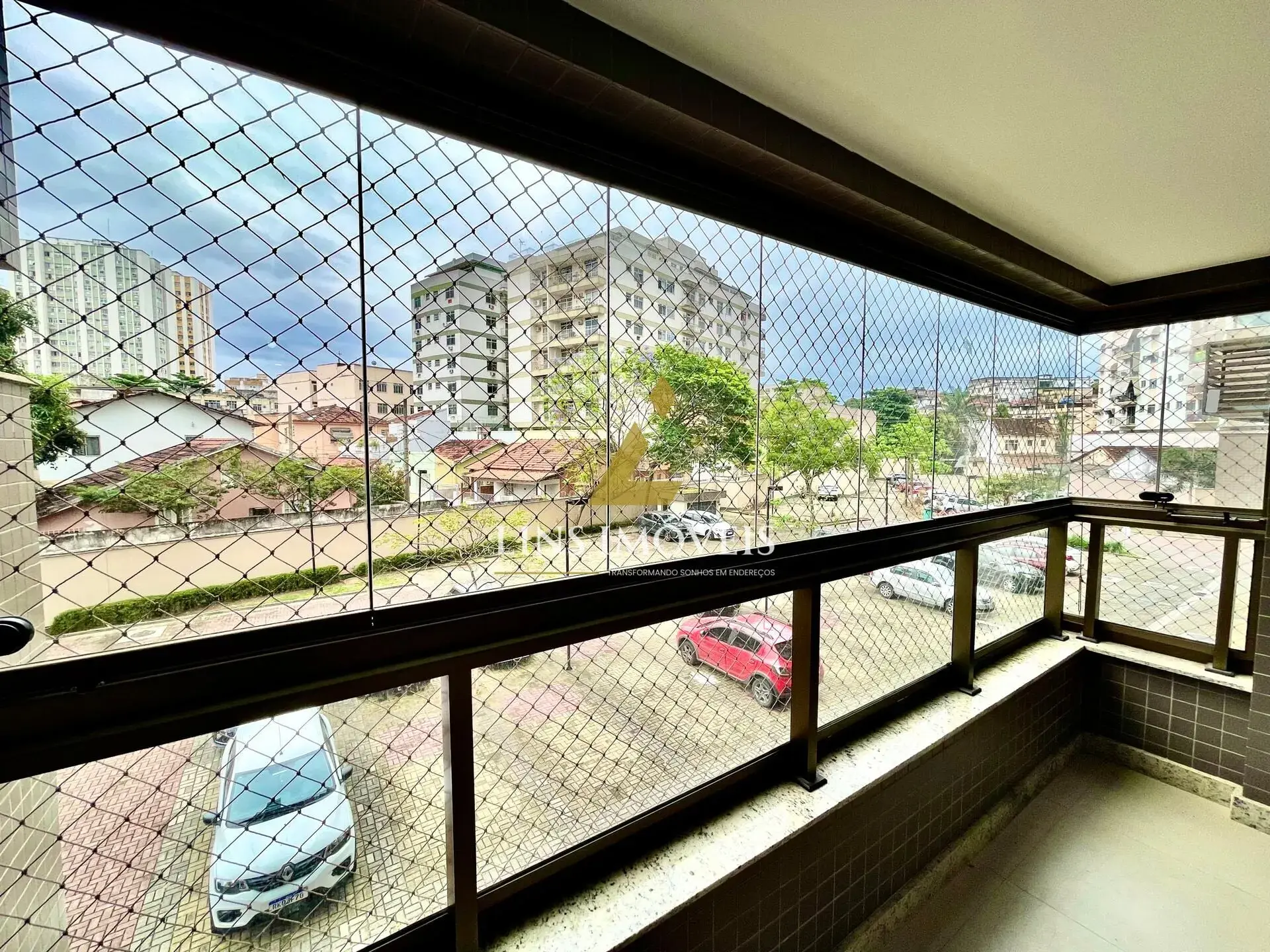 Glass-enclosed balcony in a 2-bedroom apartment, 60 m² — photo 21