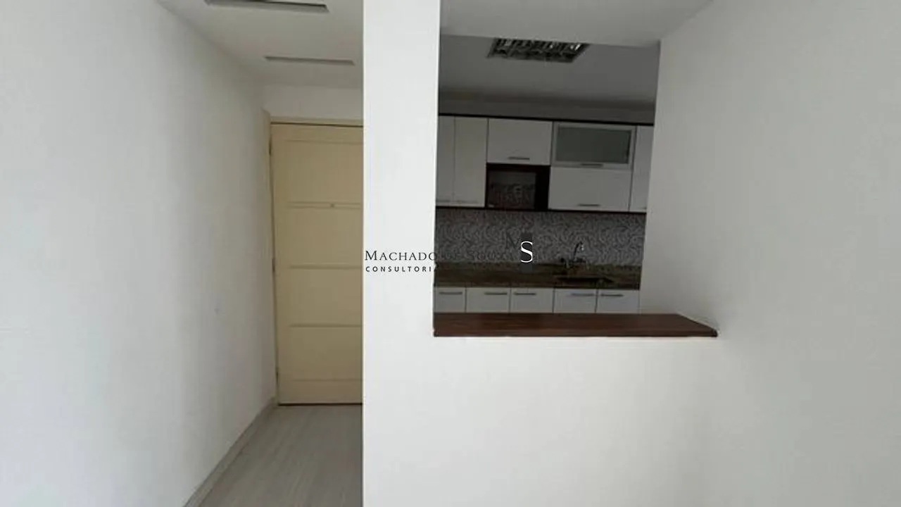 Walk-in closet in a 2-bedroom apartment, 75 m² — photo 21