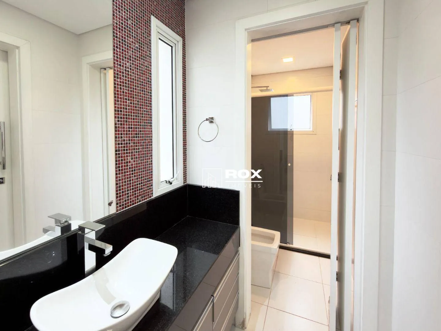 Furnished 322 m² house with 3 bedrooms and private garden — photo 33