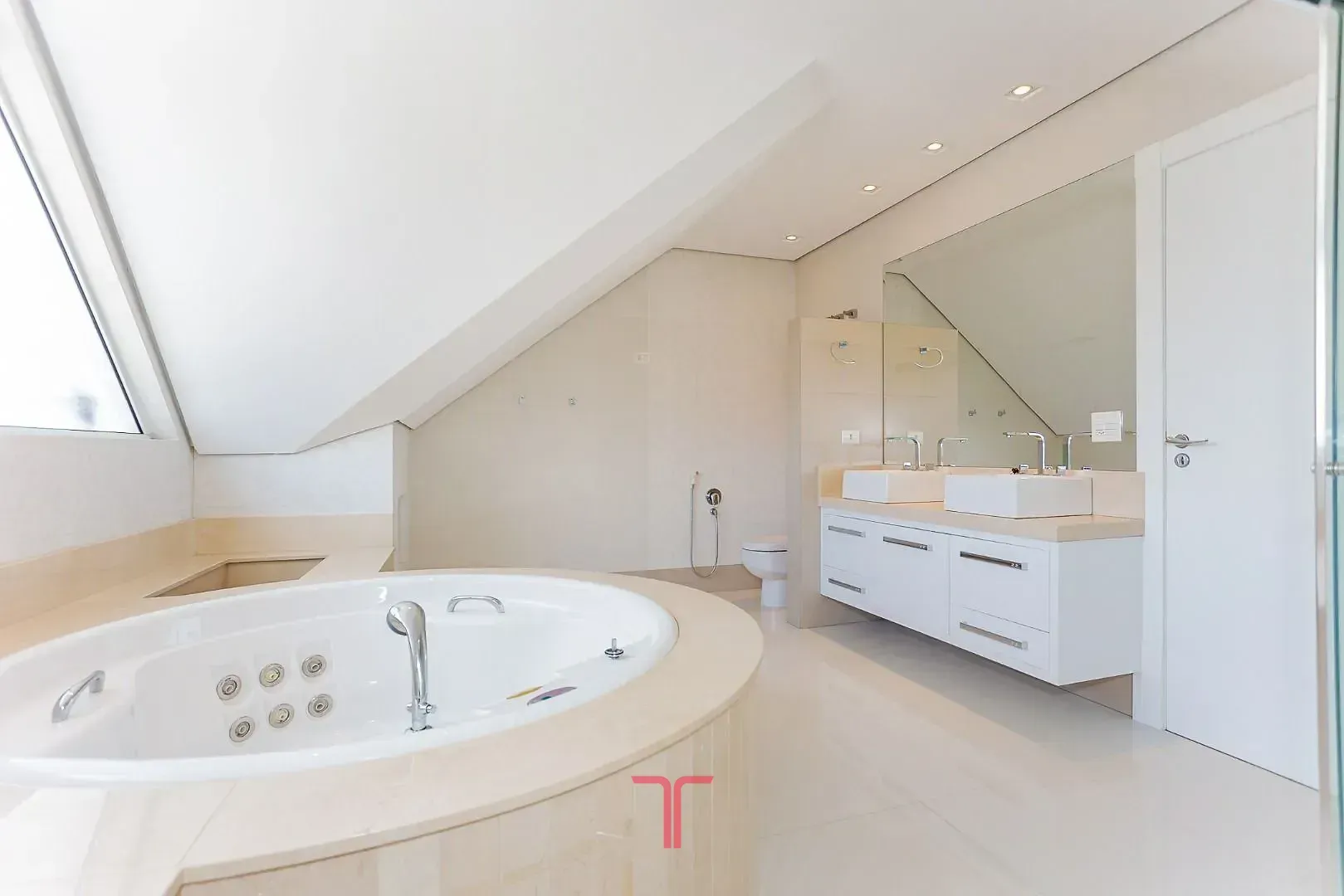 Дом 550 м² с 5 спальнями и приватным садом — photo 121