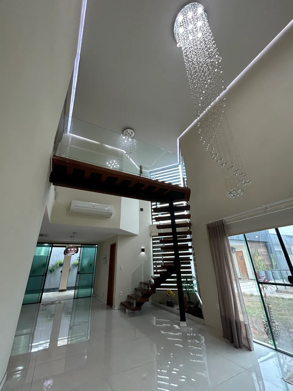 Casa com 3 quartos e 5 banheiros com cozinha integrada — photo 9
