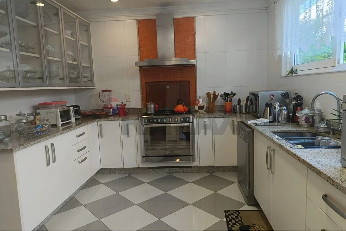 Furnished house with private garden and 5 parking spots — photo 37