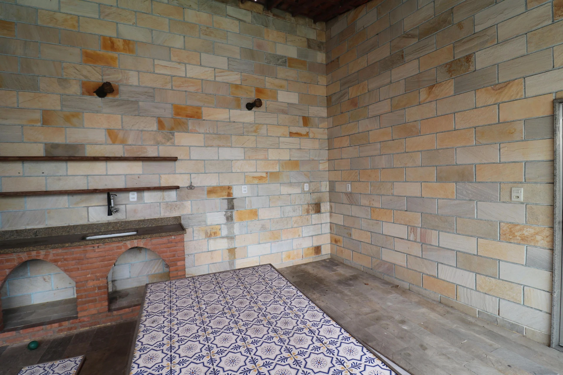 10-bedroom house with a bathtub in Rio de Janeiro — photo 62