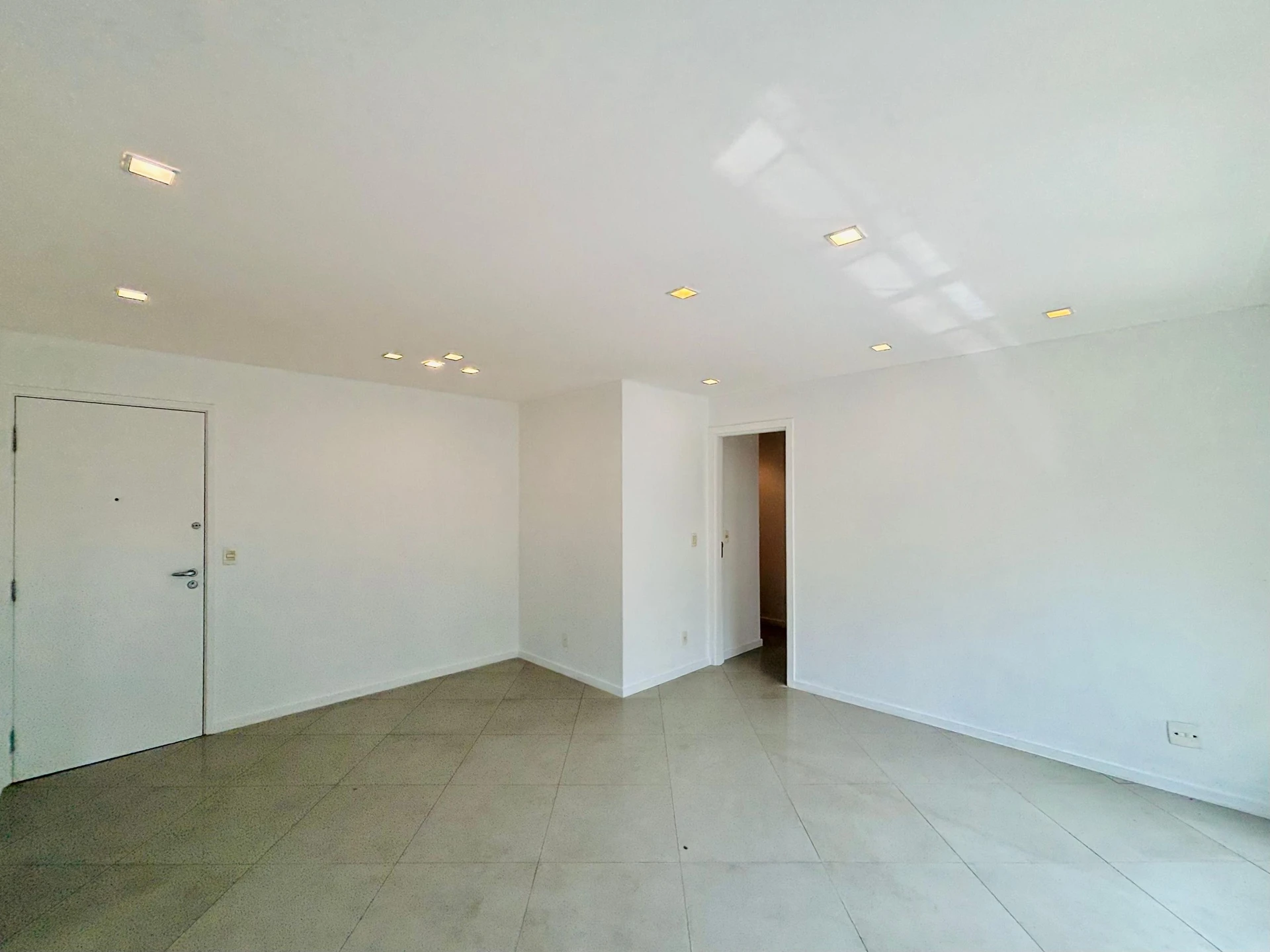3-bedroom apartment in a building with a sauna — photo 37