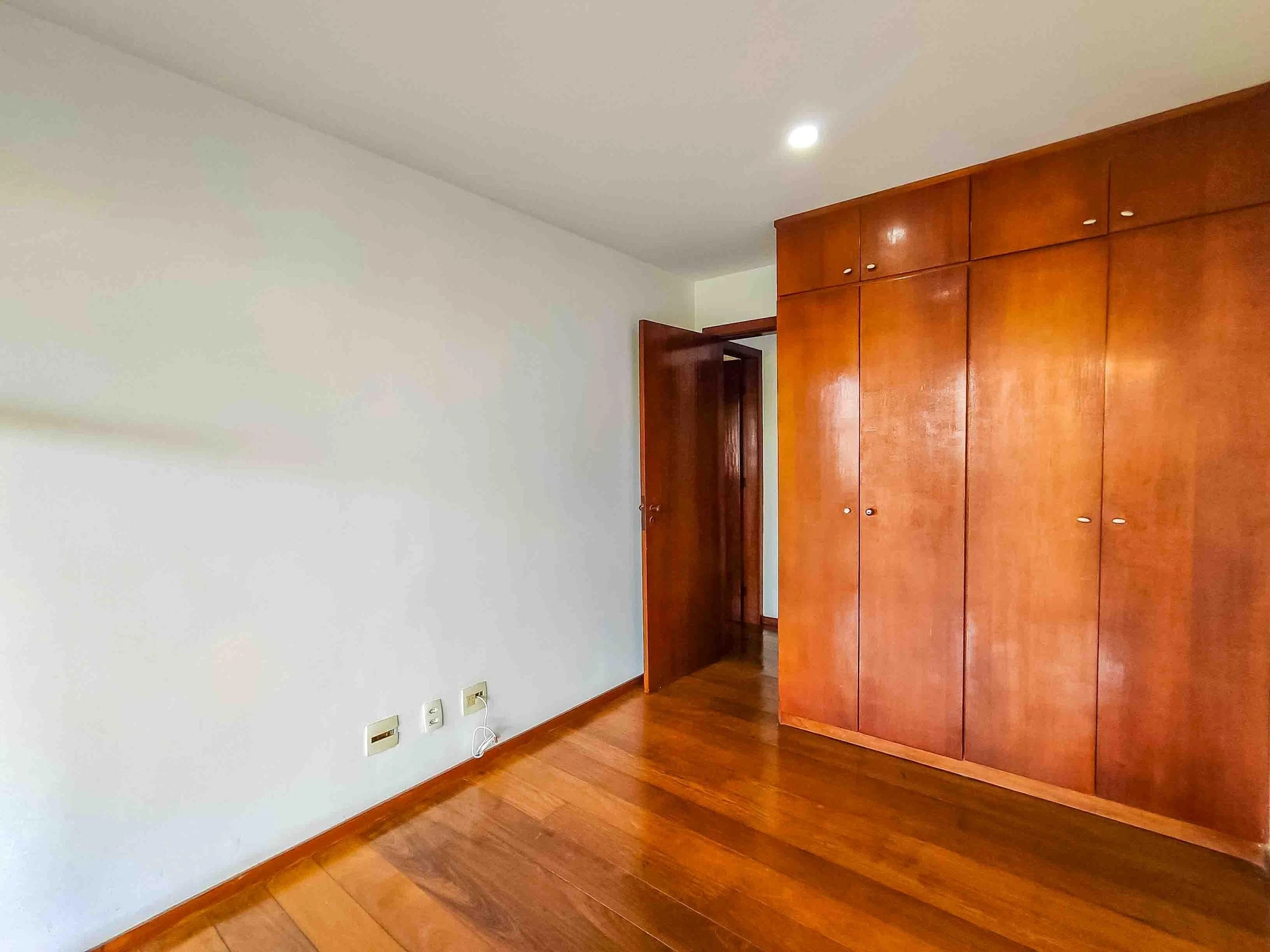 Apartamento sem mobília com 3 quartos e área de lavanderia — photo 25