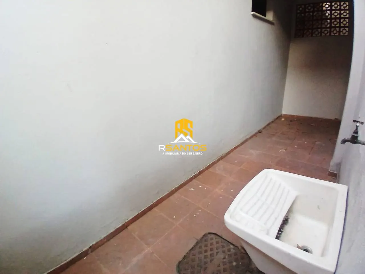 2-bedroom house with a bathtub — photo 19
