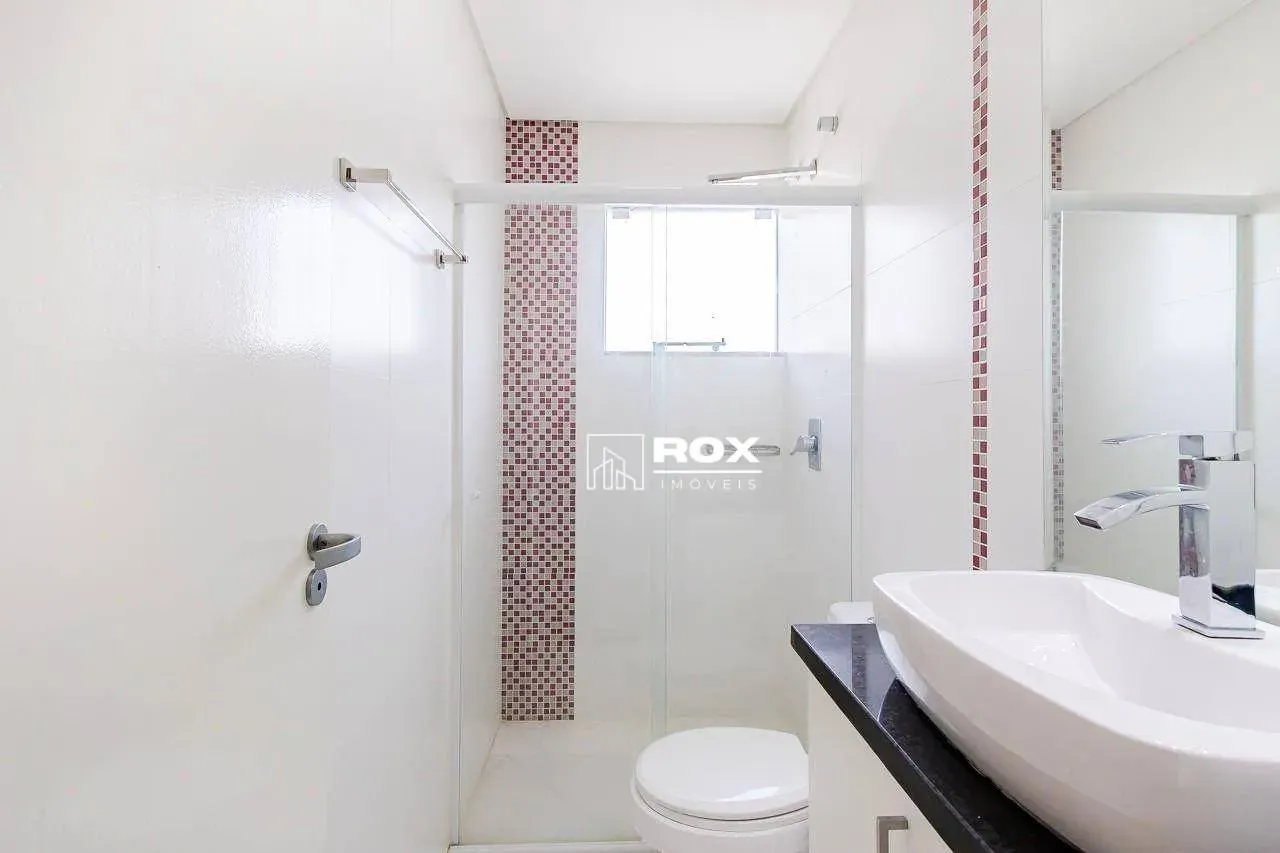 Furnished house with 4 en-suite bedrooms and 266 m² — photo 36