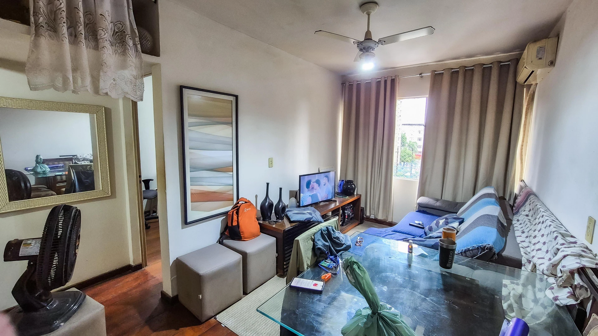 One-bedroom apartment with a washing machine