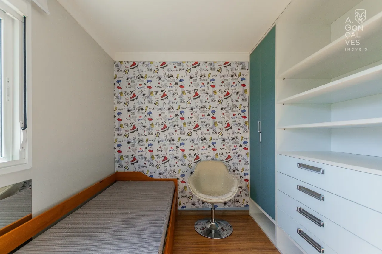 Furnished apartment with 3 bedrooms and open-plan kitchen — photo 16