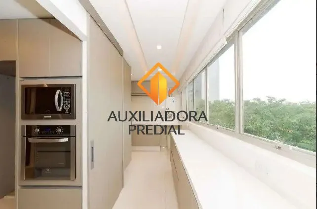 2-bedroom apartment with living room and glassed balcony — photo 10