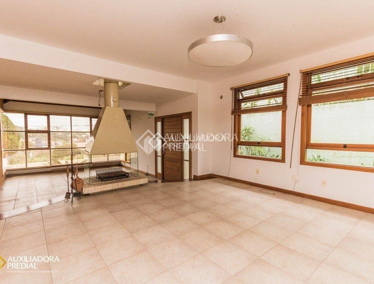 560 m² house with floor-to-ceiling windows and a home office — photo 5