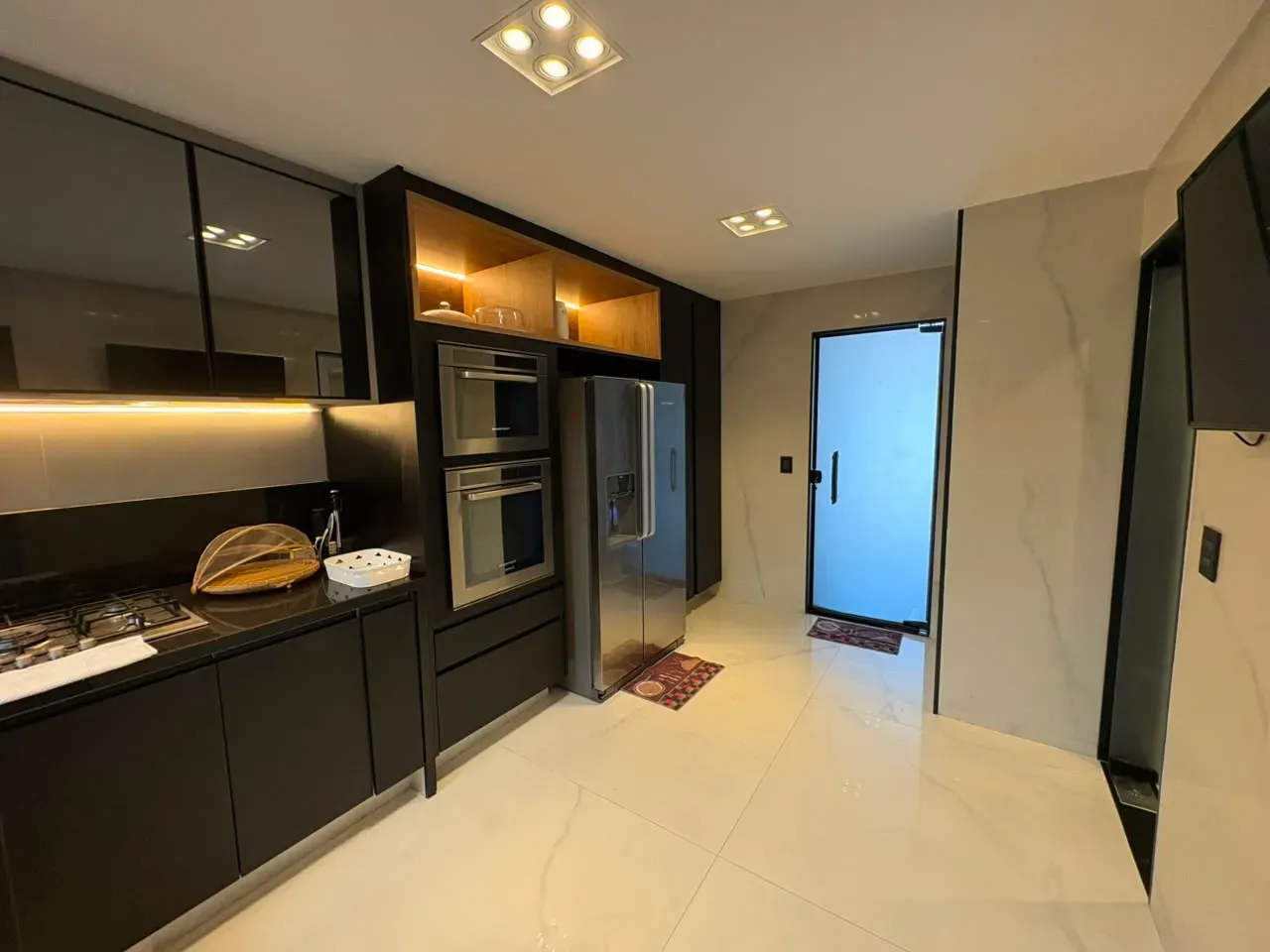 Furnished 266 m² house with 6 bedrooms and balcony grill — photo 9