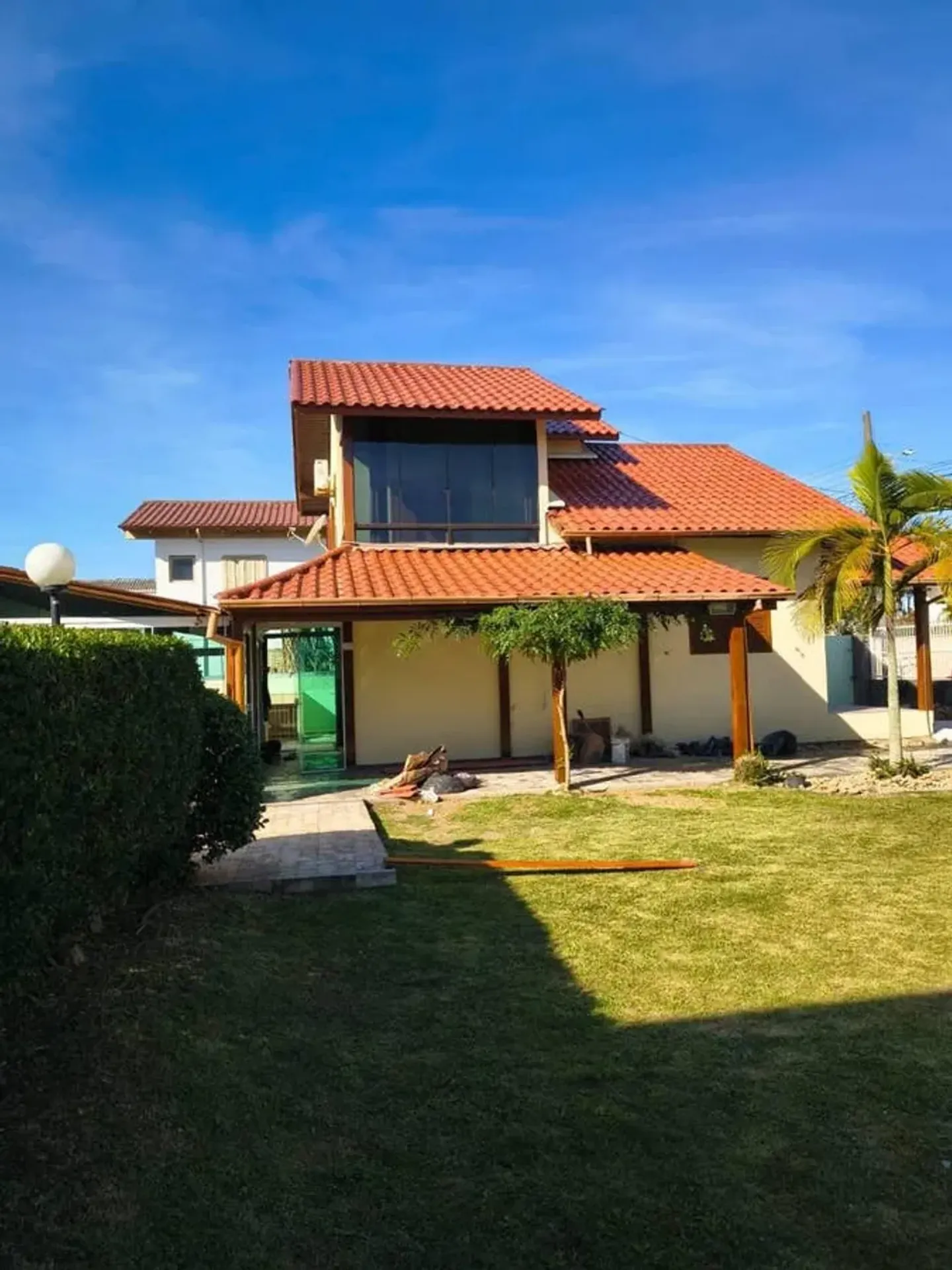 700 m² house with a bathtub and a grill on the balcony — photo 15