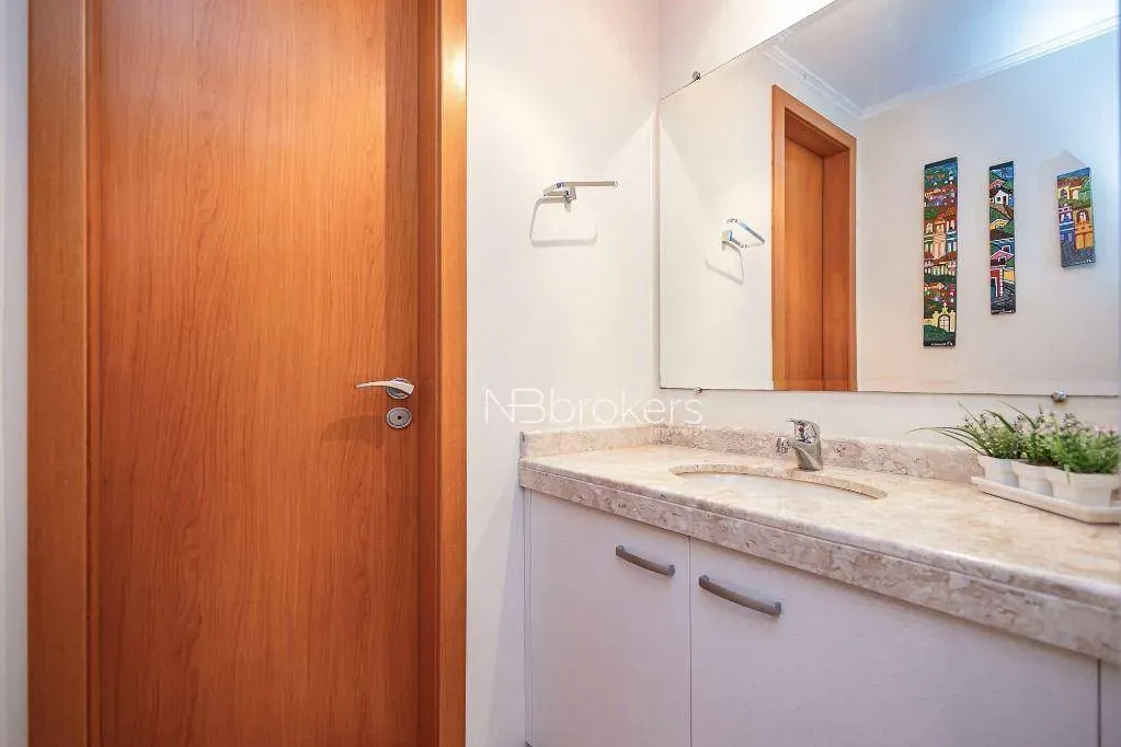 3-bedroom apartment with a walk-in closet — photo 52