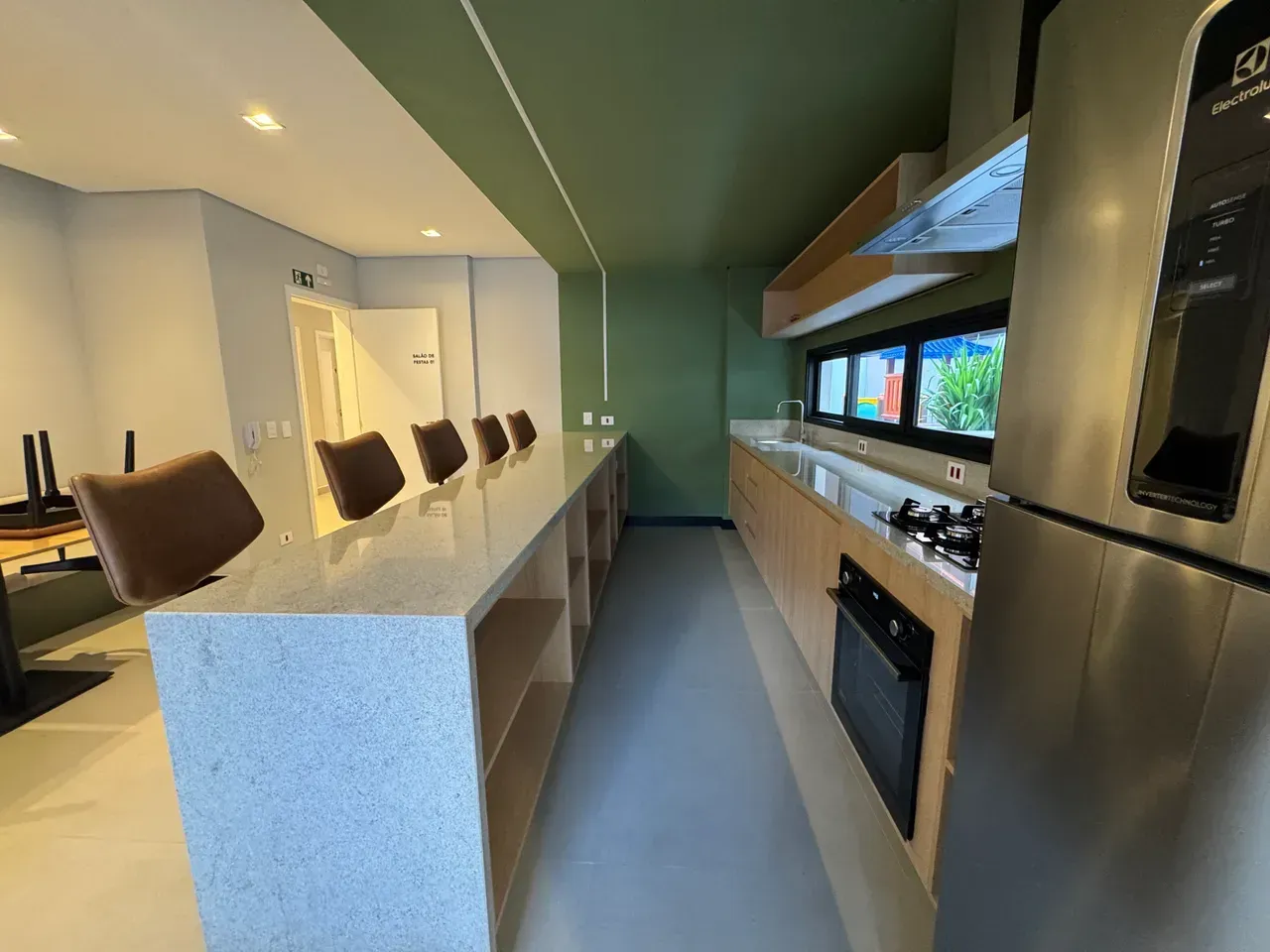 Furnished 1-bedroom apartment with a balcony — photo 23