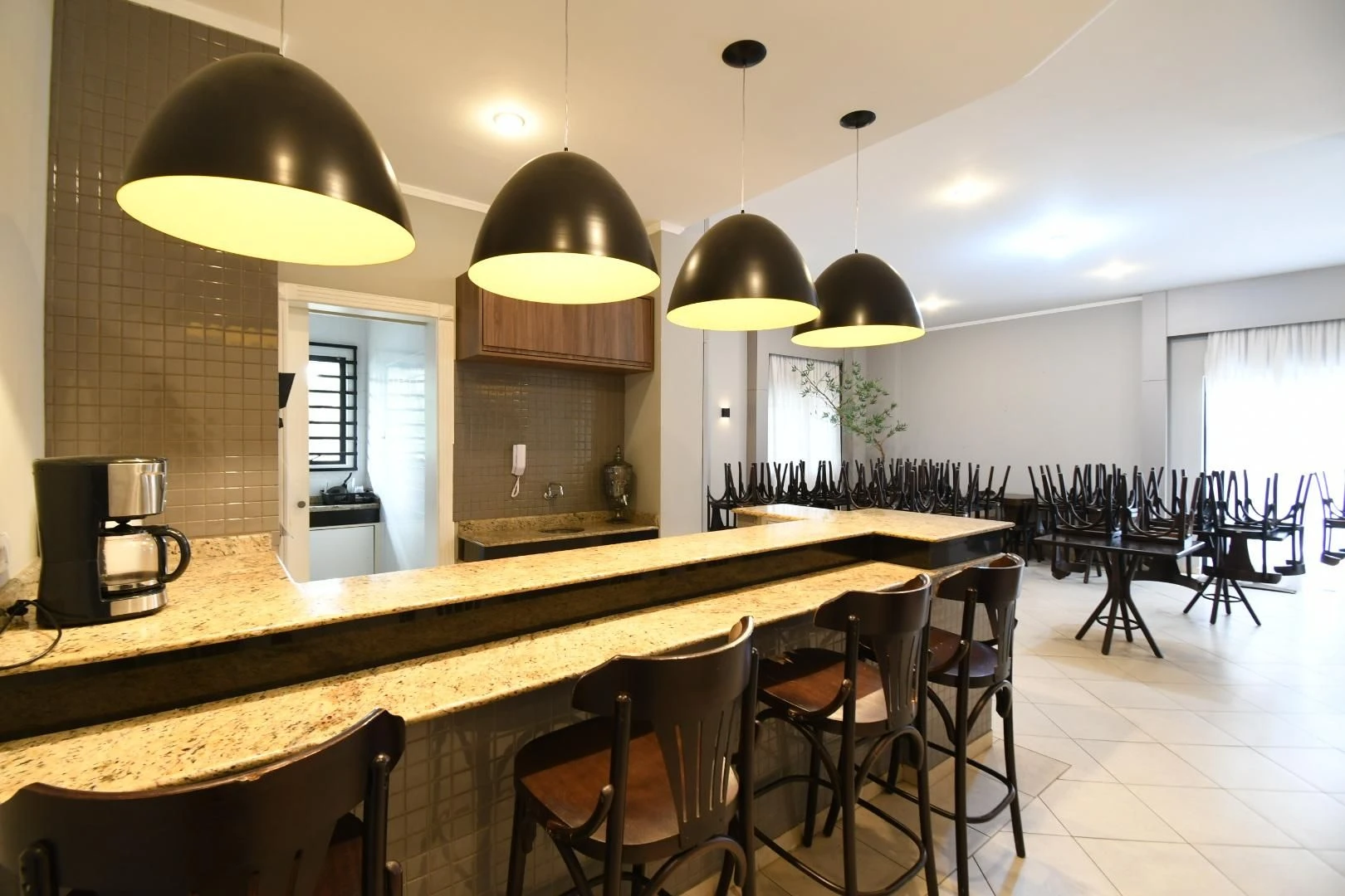 3-bedroom apartment in a building with a gym — photo 40