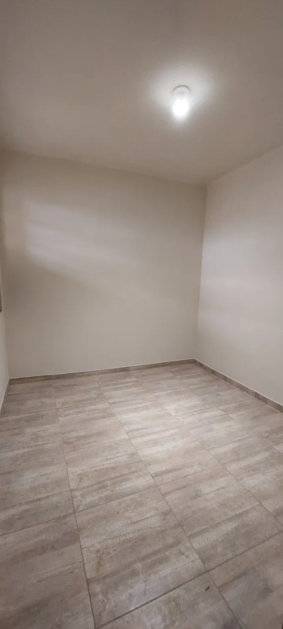 Apartamento con 2 dormitorios y 1 baño con mampara — photo 3