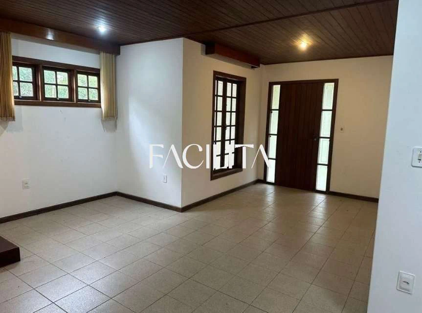 Unfurnished 3-bedroom house with 480 m² and 2 suites — photo 5