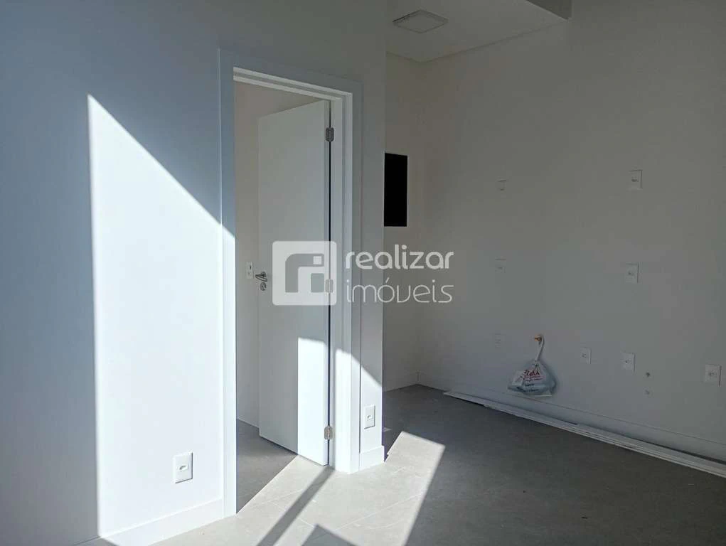 1-bedroom apartment with 35 m² and a glass shower — photo 3