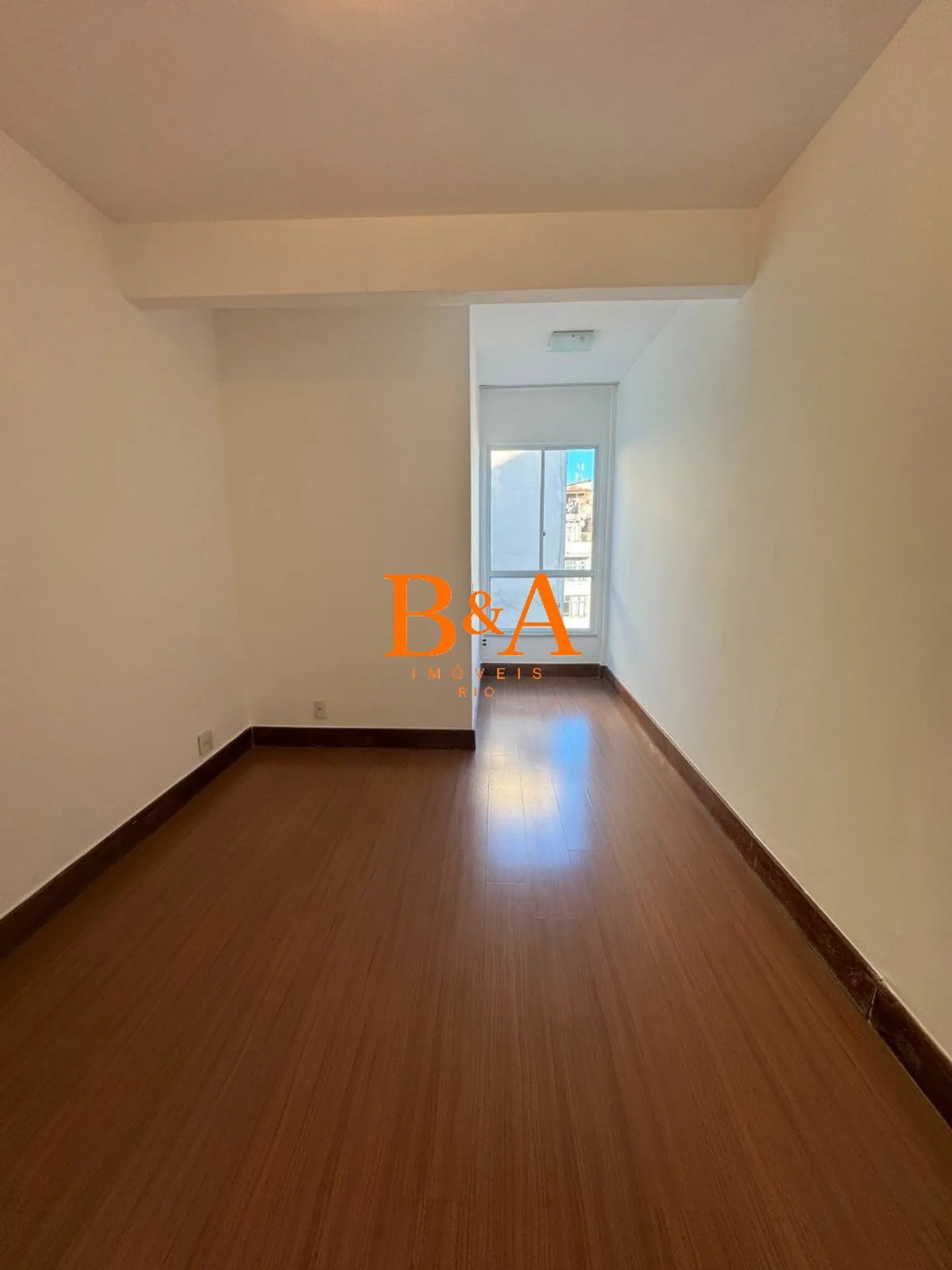 Apartment, 120 m², with wood or laminate floors — photo 24