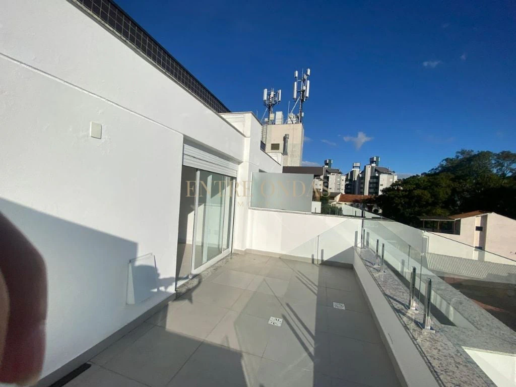Duplex apartment with enclosed balcony and open kitchen — photo 3