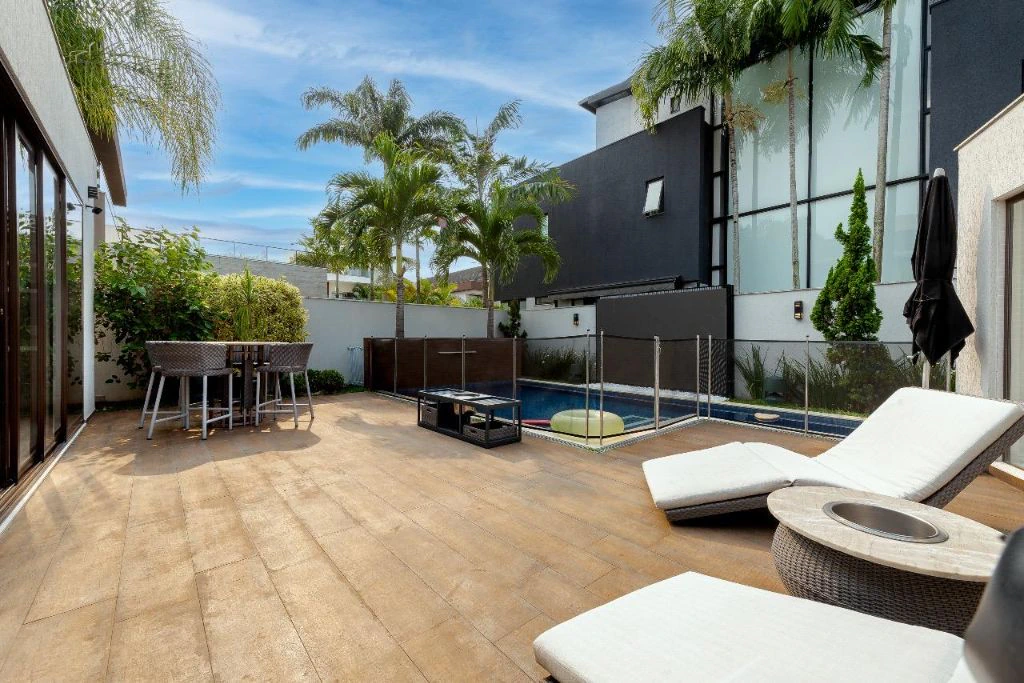Casa mobiliada com 5 suítes e 465 m², 2 vagas — photo 14