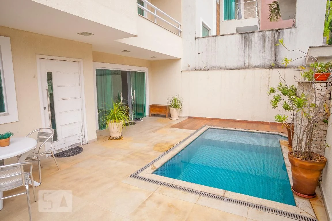 Власний басейн та 4 спальні: будинок 330 м² — photo 43