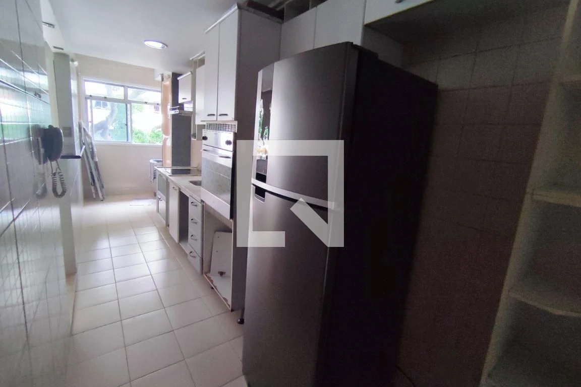 Furnished 2-bedroom apartment with open-plan kitchen — photo 14