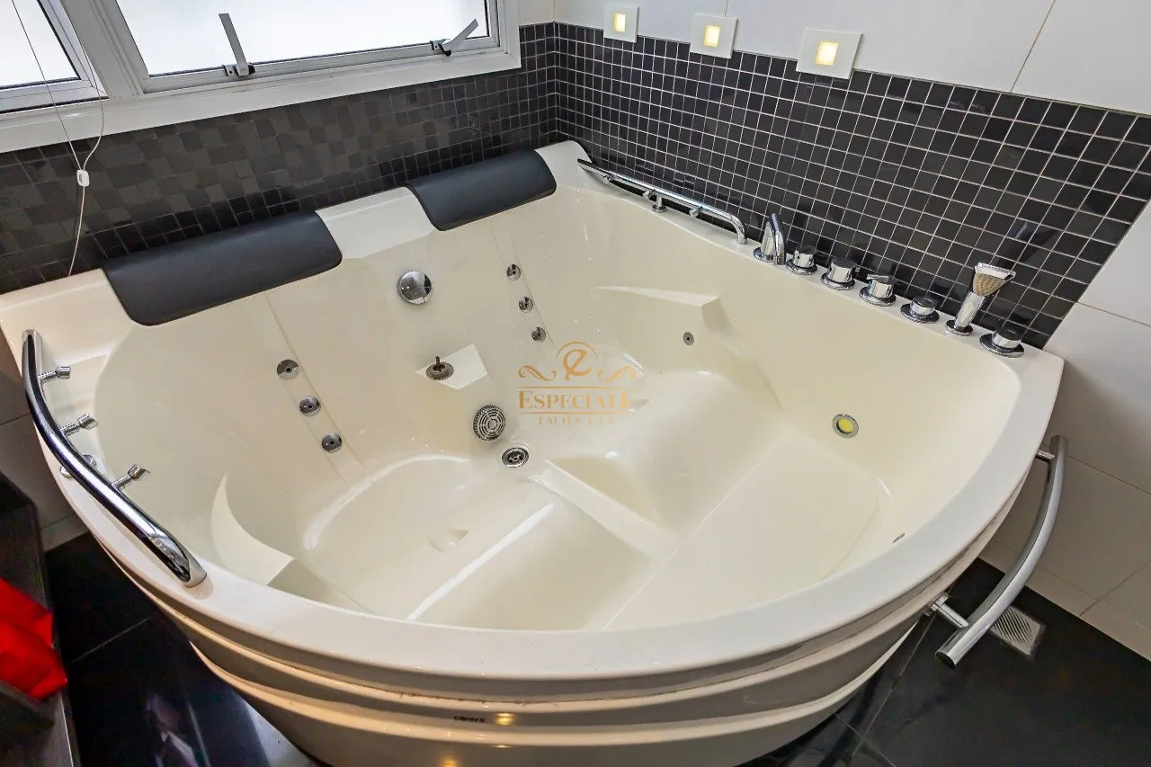 Furnished house with 3 en-suite bedrooms and 631 m² — photo 49