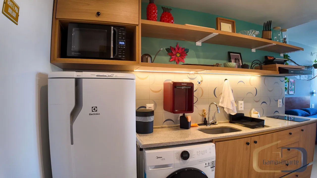 Furnished apartment with open-plan kitchen and glass shower — photo 4