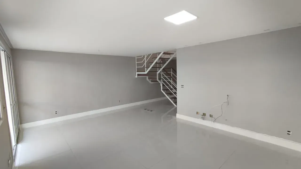 House with 5 bedrooms and 5 bathrooms and balcony grill — photo 15