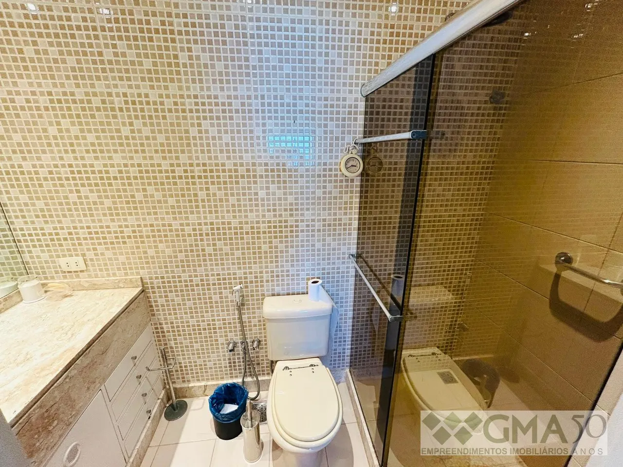 Furnished 1-bedroom apartment with open-plan kitchen — photo 20