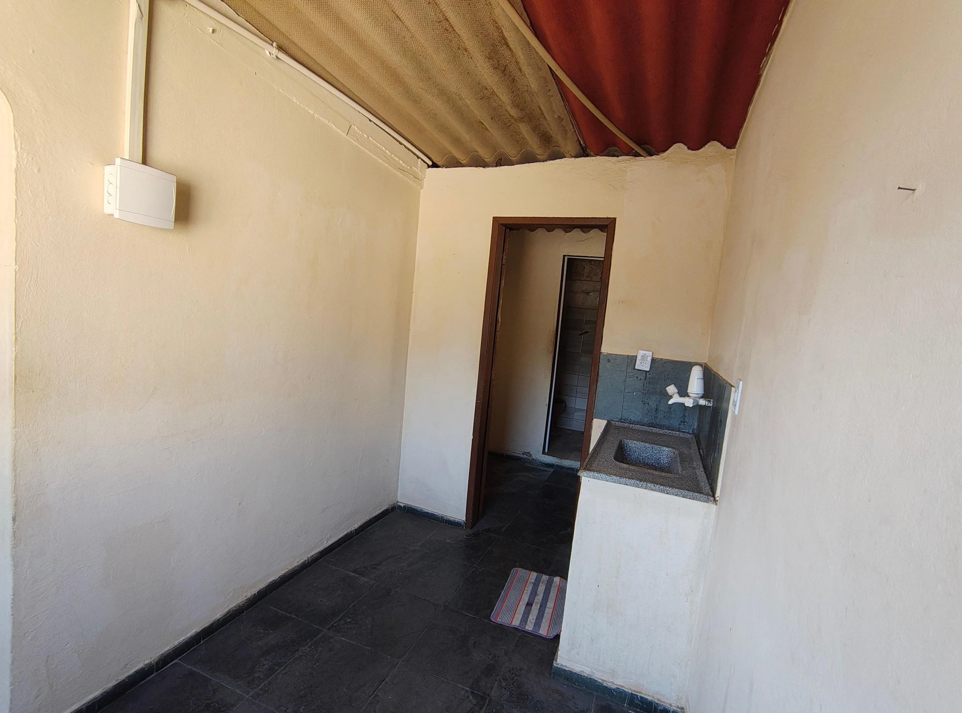 Rental house with 1 bedroom, 1 bathroom, no parking — photo 15
