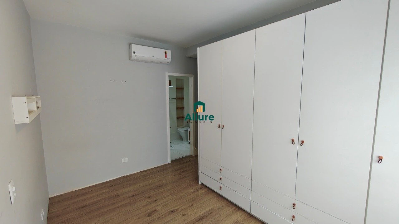 Bathtub in a 3-bedroom house, 181 m² — photo 10